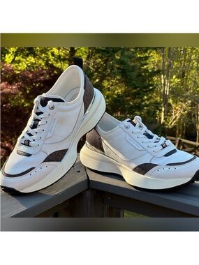 NEW Michael Kors White Casual Sneaker - Size US Womens 9.5